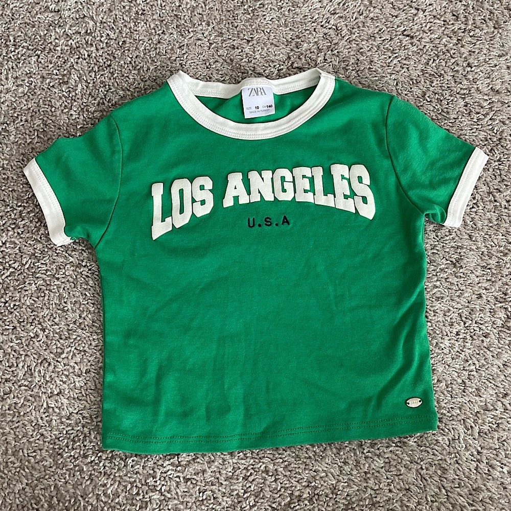 On-trend Zara cropped “Los Angeles” cropped athletic tee